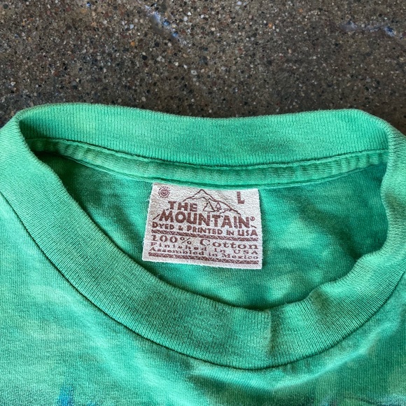 Super cool vintage The Mountain tie-dyed frogs t-shirt. - Picture 2 of 4
